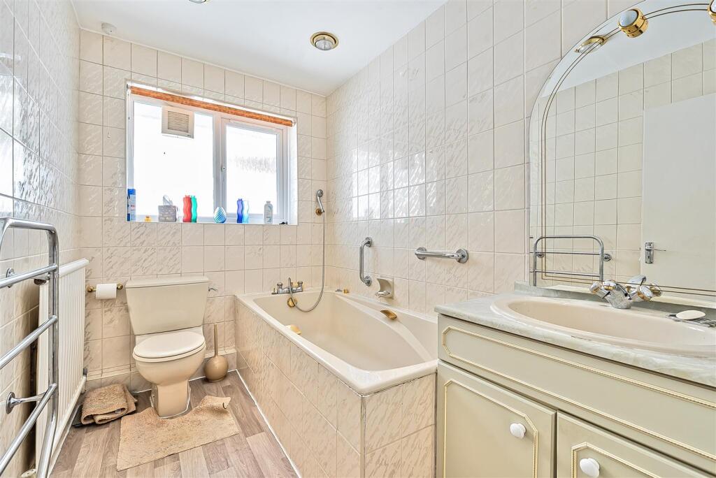 Family Bathroom: