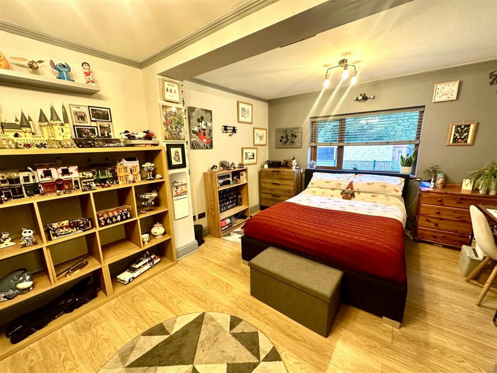 BEDROOM 4