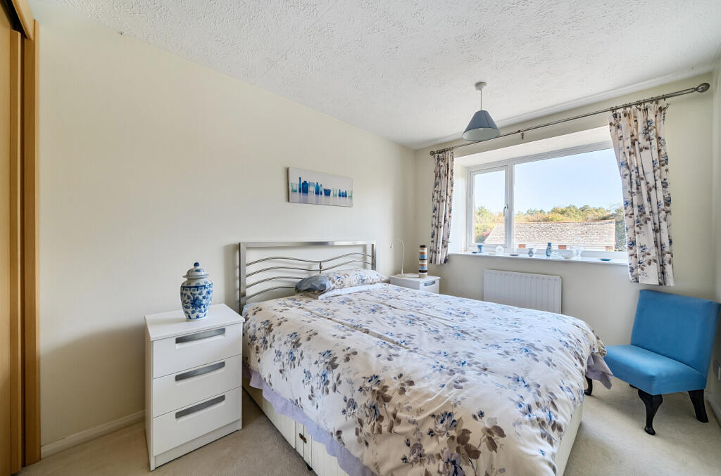 1372851-4-6900d45...