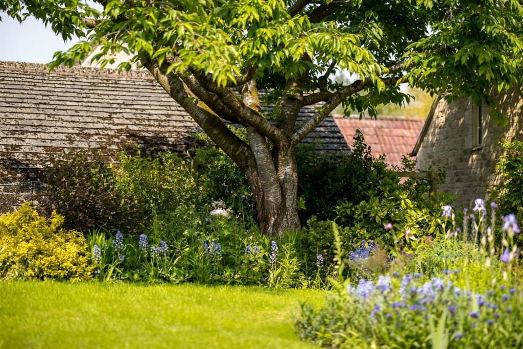 36 - The Granary - GL7 6PA - Web.jpg