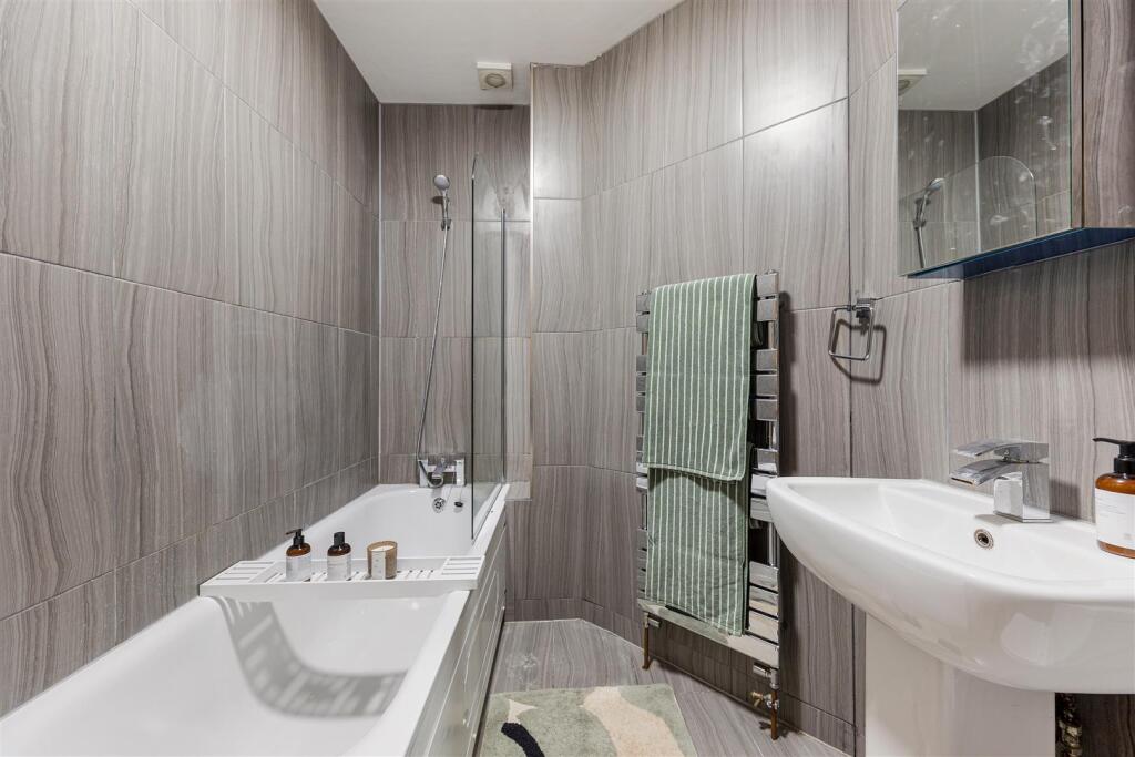 Flat 1, 1a, Hartley Road, E11