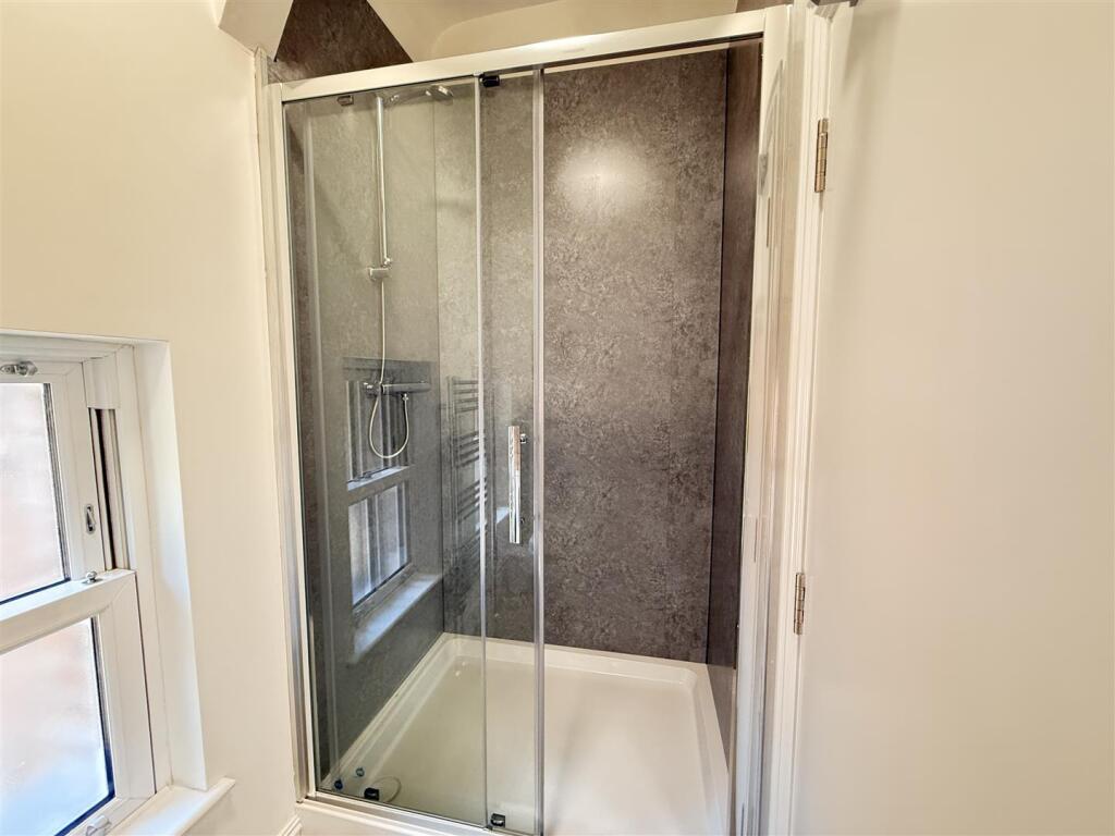 Bathroom 1.1.JPG