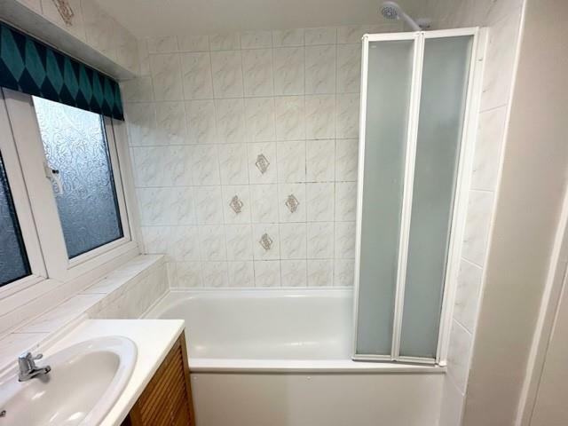 Bathroom 3.jpg