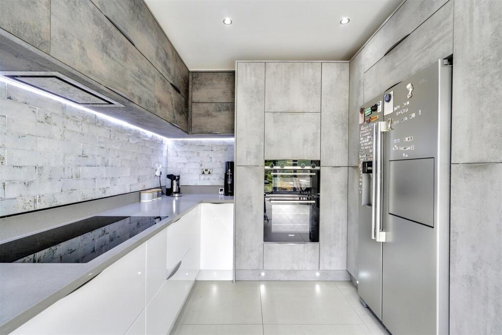 Kitchen 1_2.jpeg