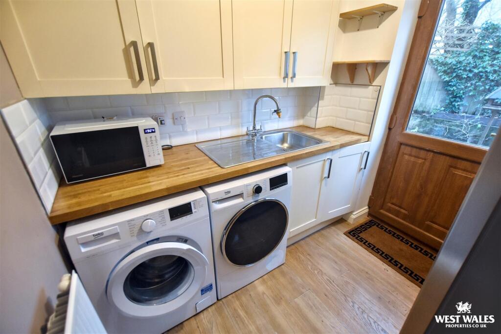 9 - 2025-12-01T122916.719.jpg