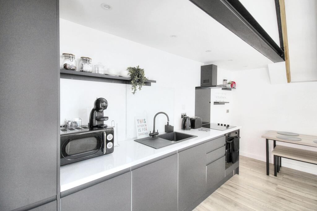 Open Plannd Living Room/Kitchen