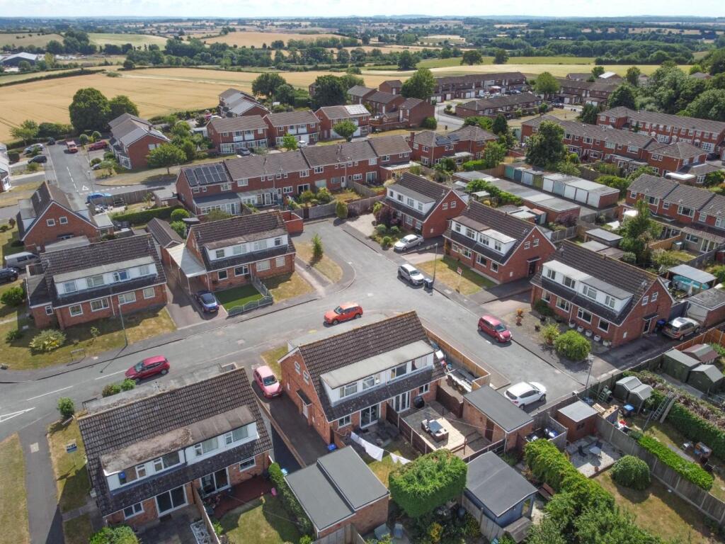 10 Severn Close aerial-5.jpg