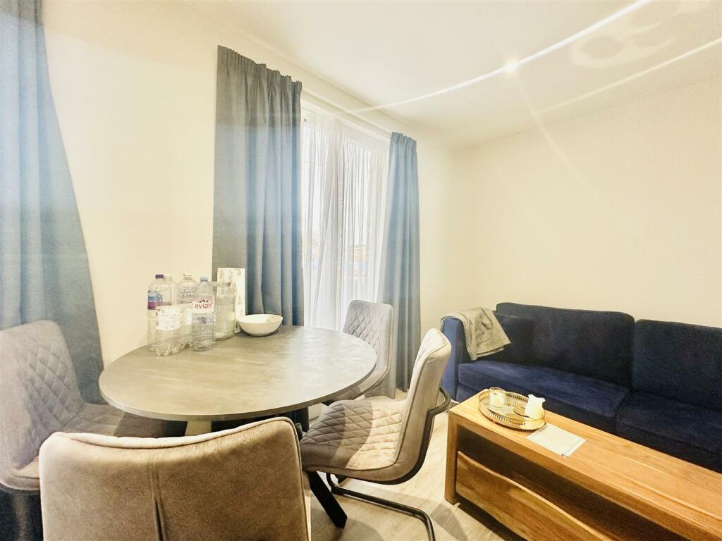 Living/Dining Area