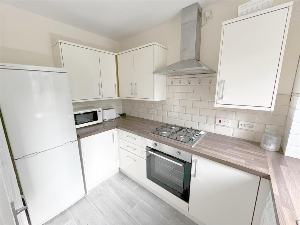 Kitchen2.JPG