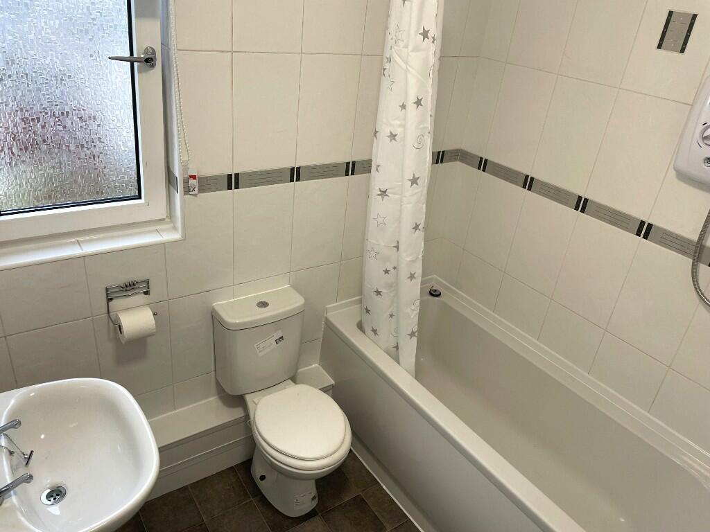 Bathroom 2.1m x 2.1m