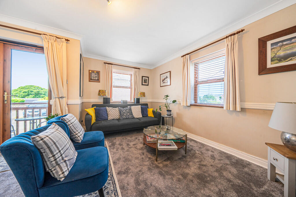 Living/Dining Roo...