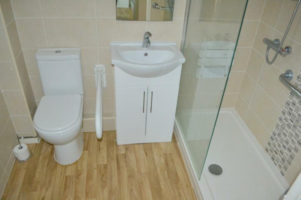 Bathroom (Medium).JPG