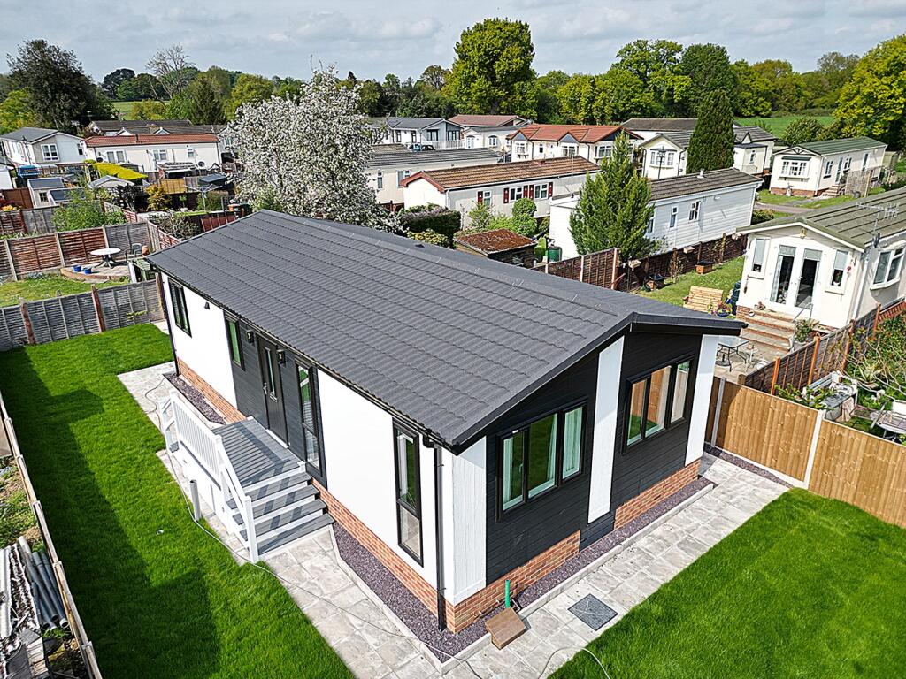 Exterior 3