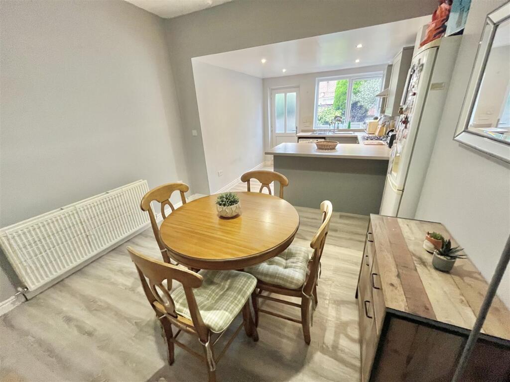 Dining Kitchen Aspect 2
