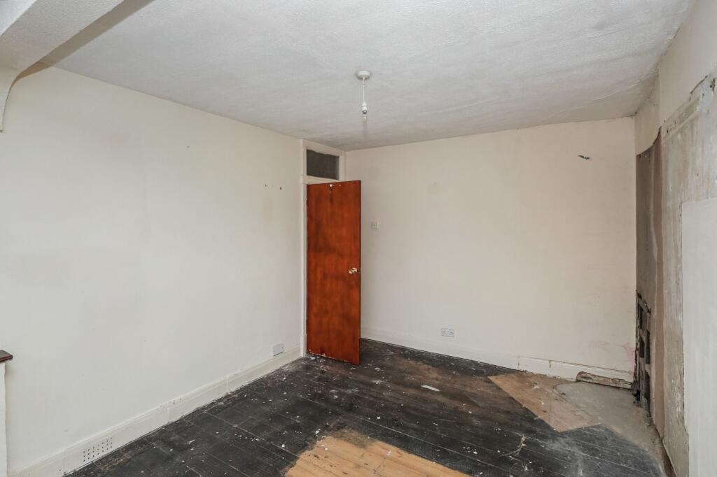 9 Joydon Drive, Chadwell Heath, Romford RM6 4ST