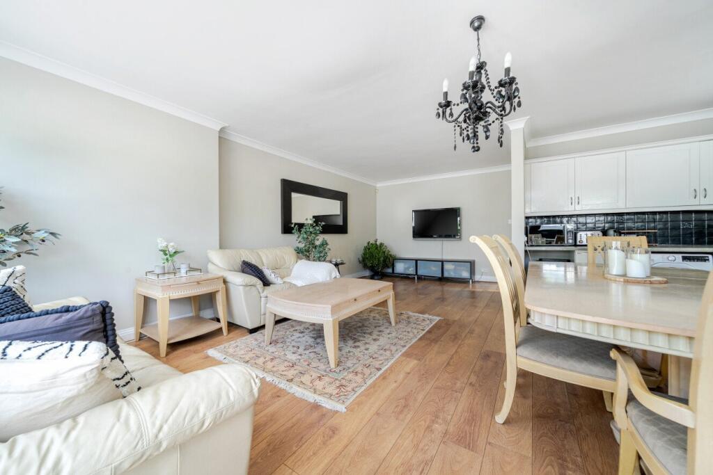 Kitchen/ Dining Room