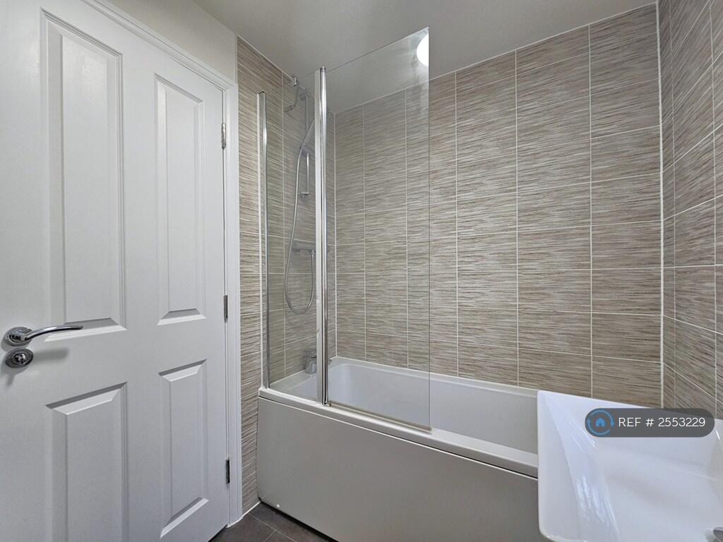 Top Floor Bathroom 2