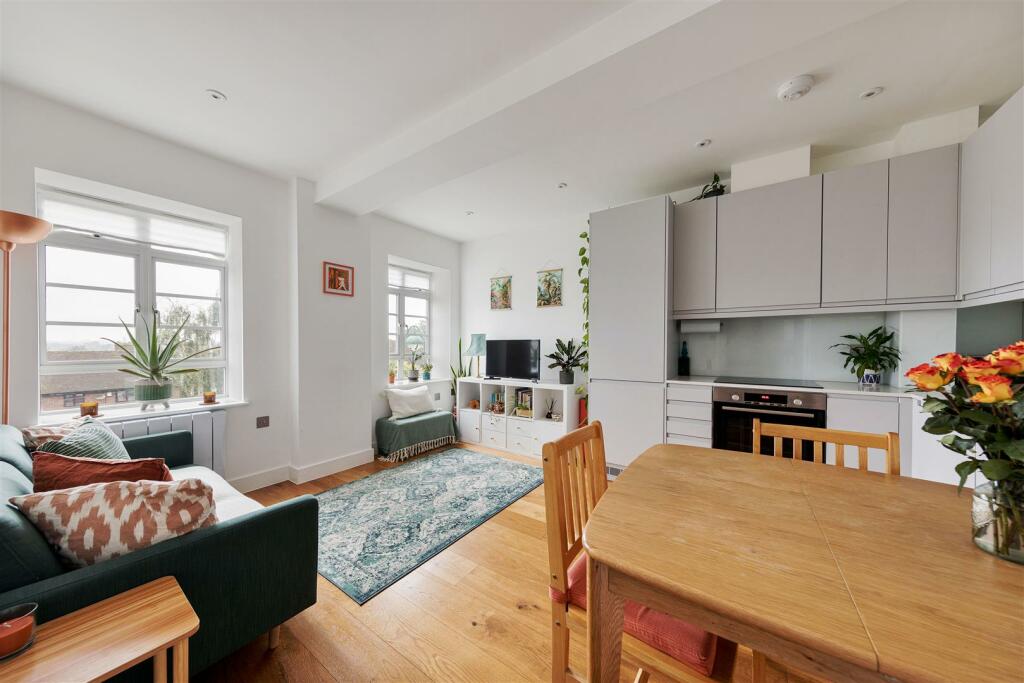 Robart House, E11