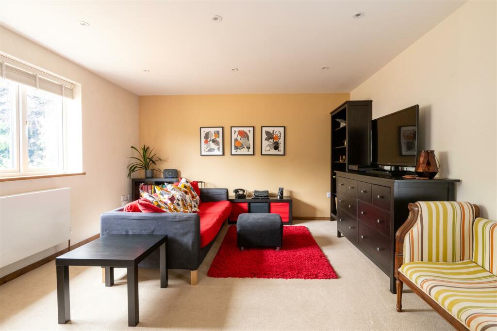 13 Cranbourne Avenue, Hitchin-03.jpg