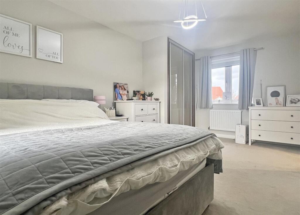Bed 1.jpg