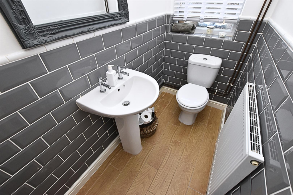 CLOAKROOM.WC
