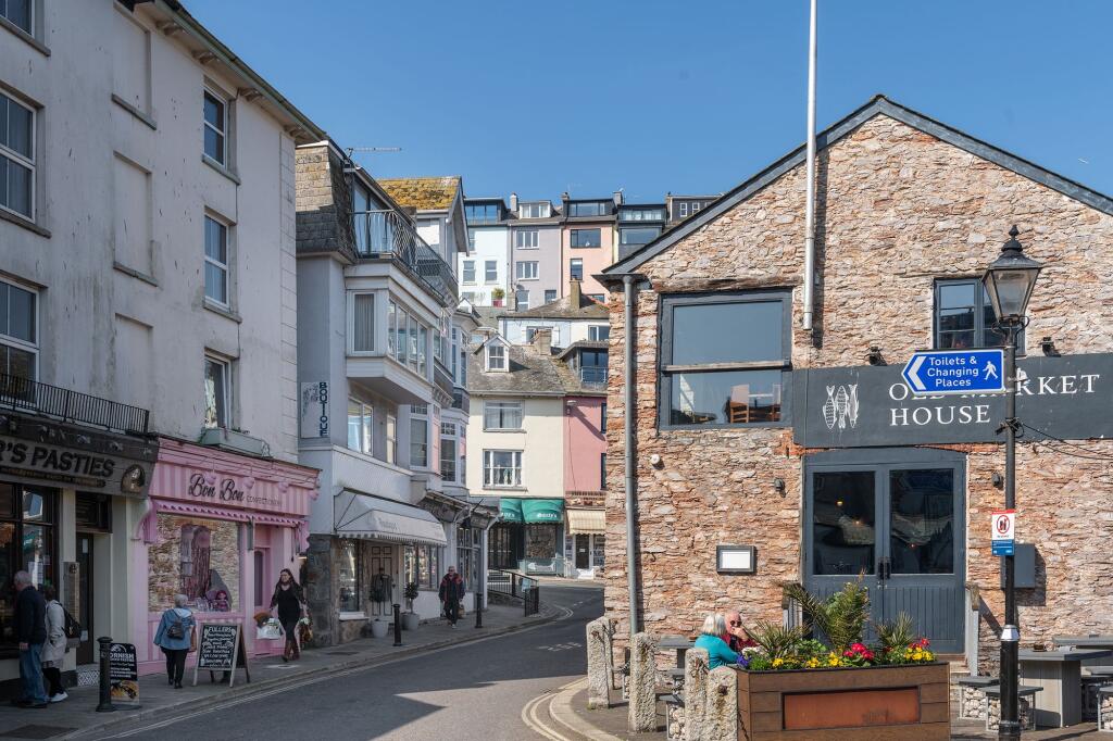 7 The Strand, Brixham Exterior