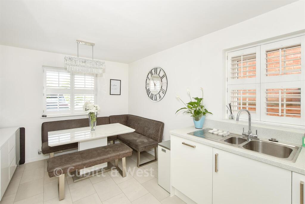 Kitchen/ Dining Room