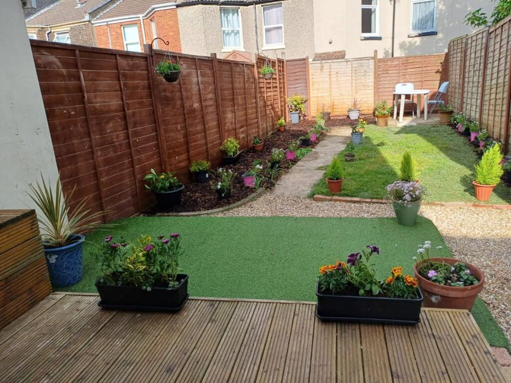 121 ERNEST GARDEN (5).jpg