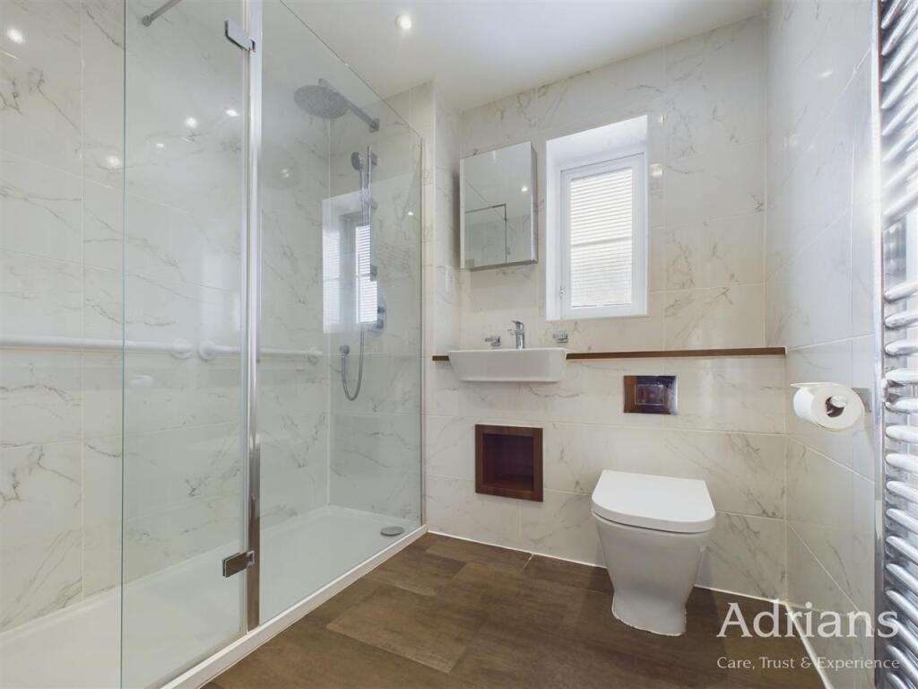 SHOWER ROOM