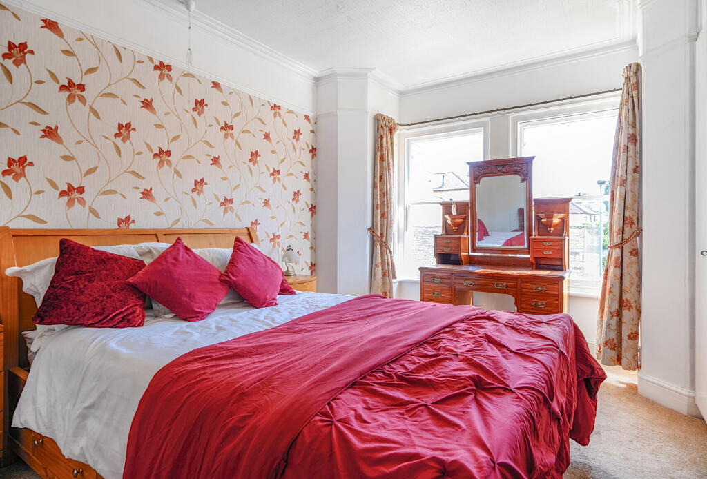 1346868-18-68bedb...