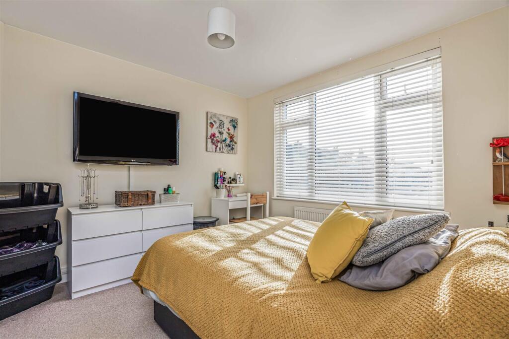 67 Cobden Avenue, Portsmouth-Small-PorticoMarketin
