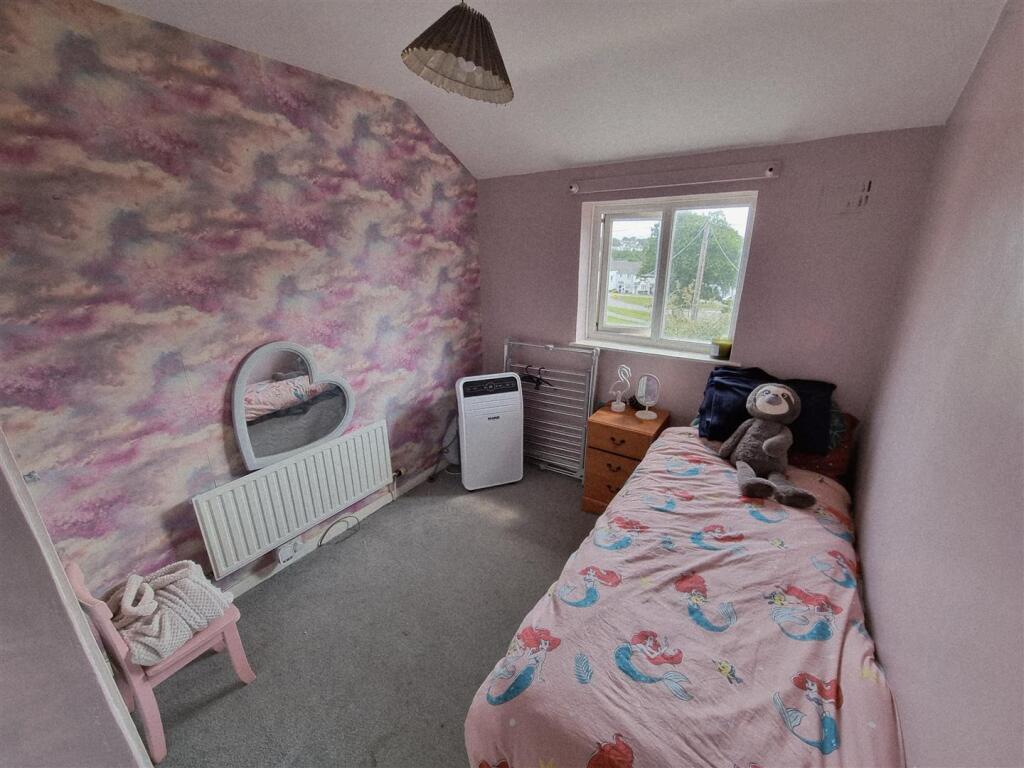 Bed 3.jpg