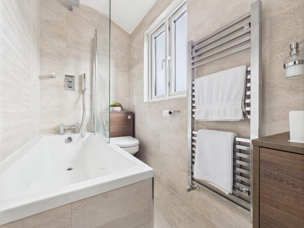 CAM03729G0-PR0101-STILL028