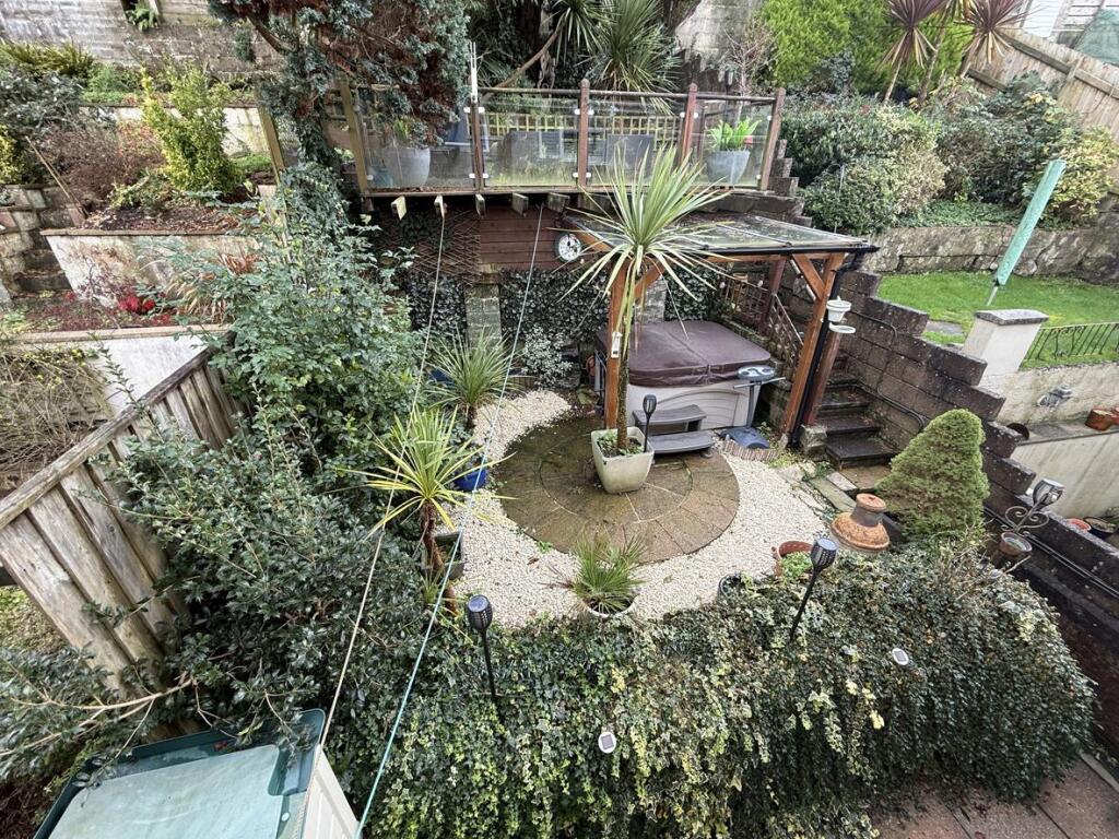 Edwards Close 27 - Garden 0.jpg