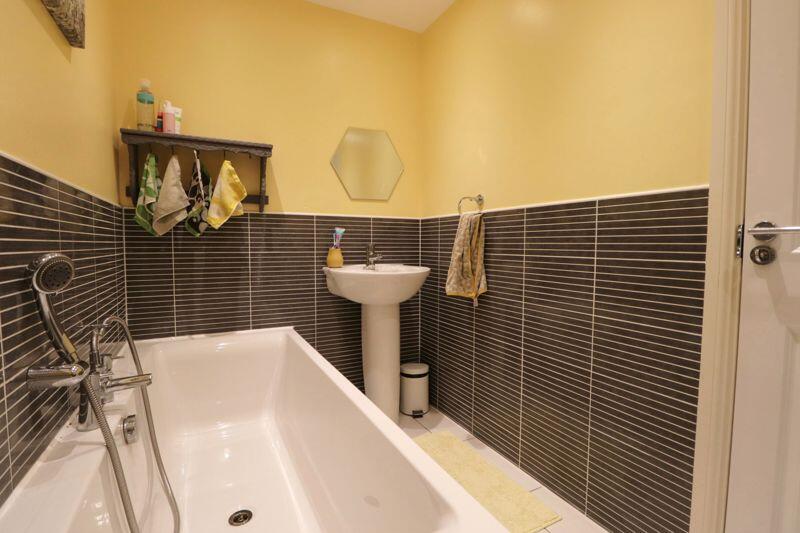 Family Bathroom (First Floor)