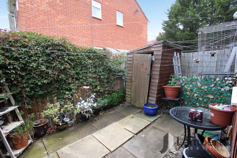 Side Courtyard Garden