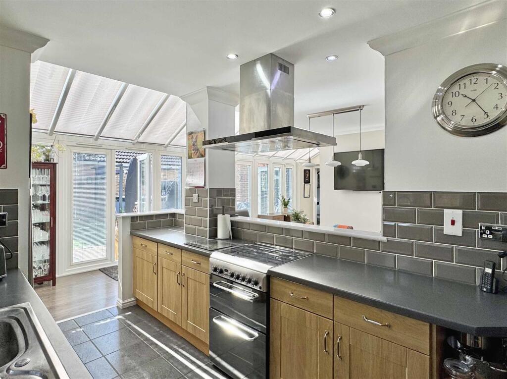 Kitchen b.jpg