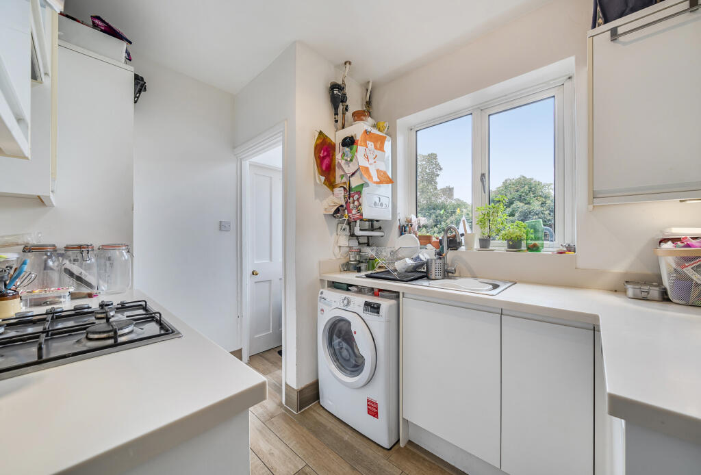 1365989-5-68f0bea...