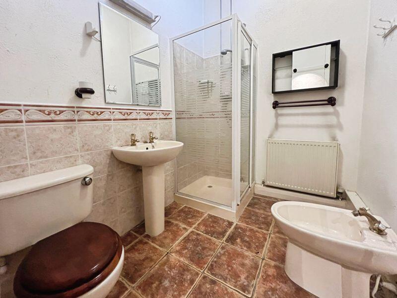 En suite to Master Besroom