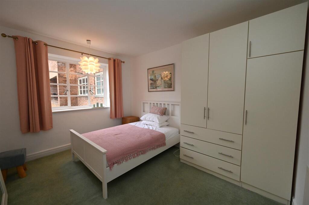 bedroom2.JPG