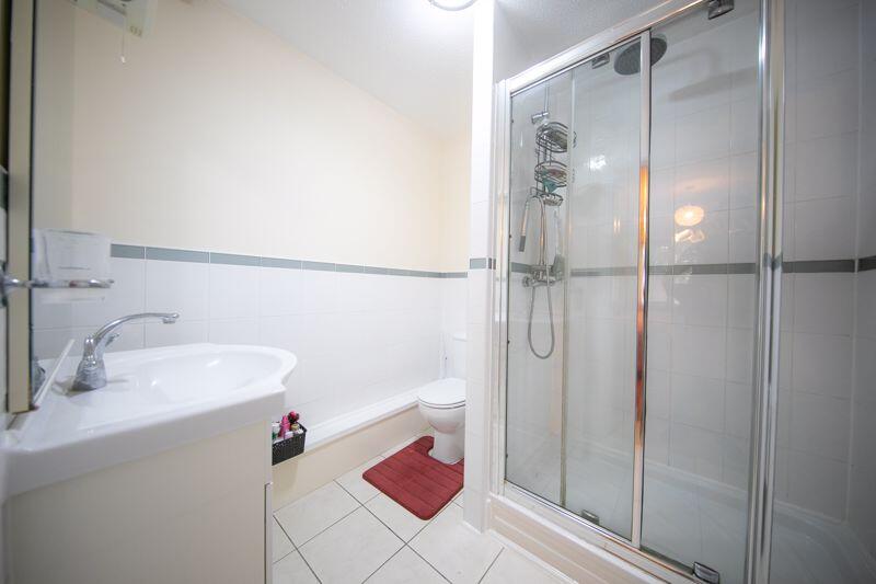 Bedroom 1 en-suite