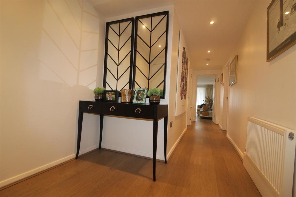 Hallway.JPG