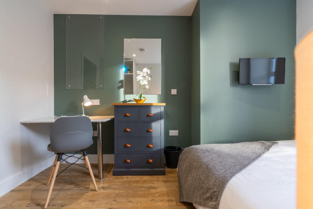 Flat 1, 125 Walter Road Bedroom 12
