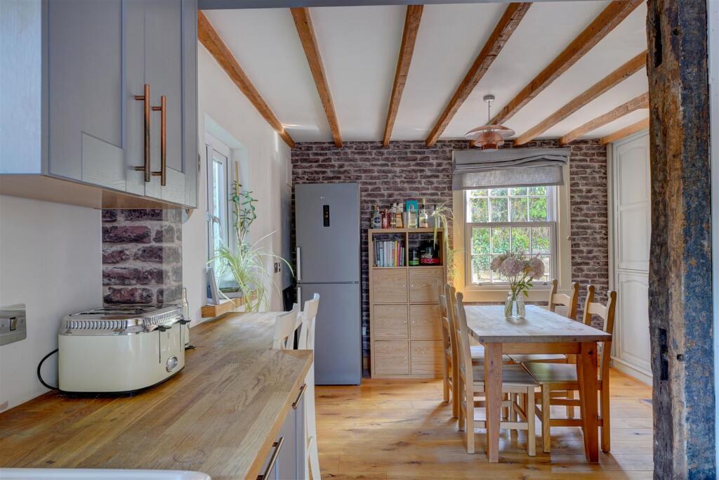 Parkfield Cottage (23).jpg