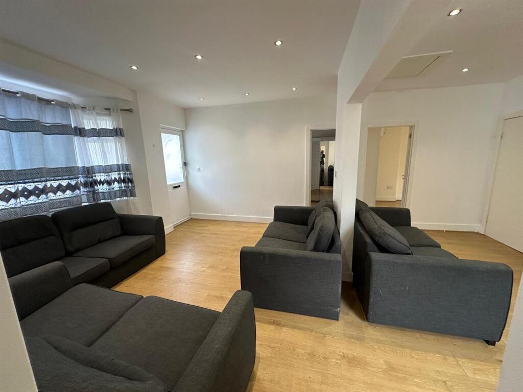 WhatsApp Image 2024-09-24 at 13.00.47 (7).jpeg