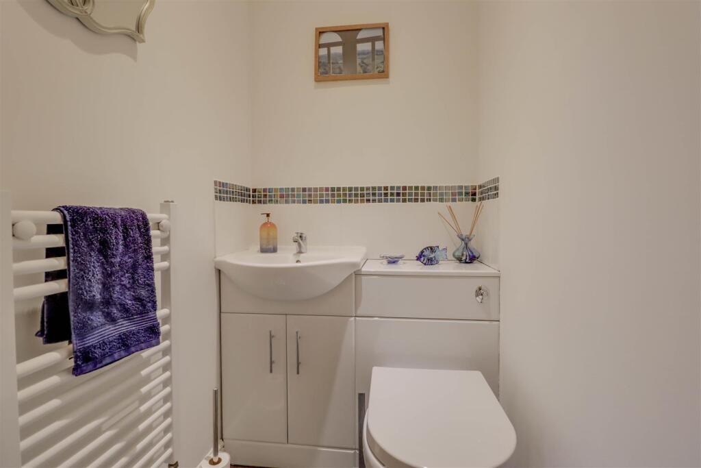 6 HIGHCLIFFE WAY WICKFORD-6.jpg