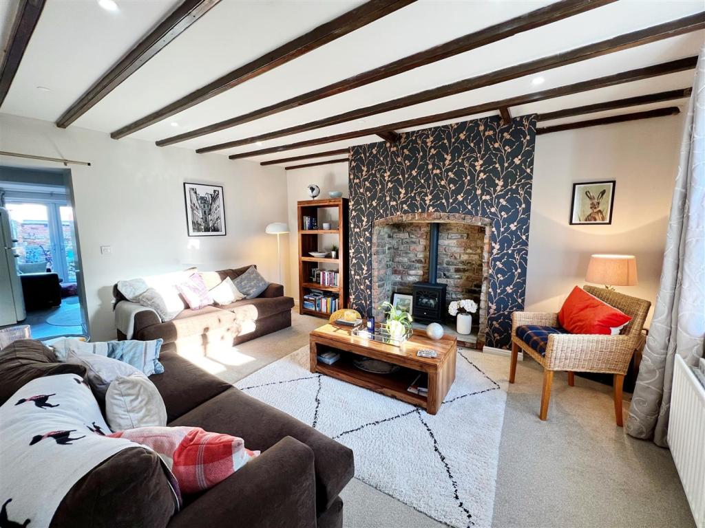 Lounge 1.jpg