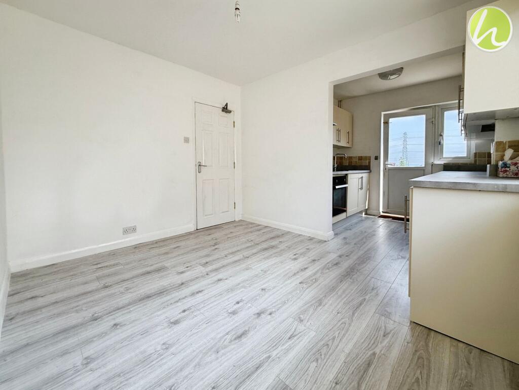 Kitchen/ Dining Room