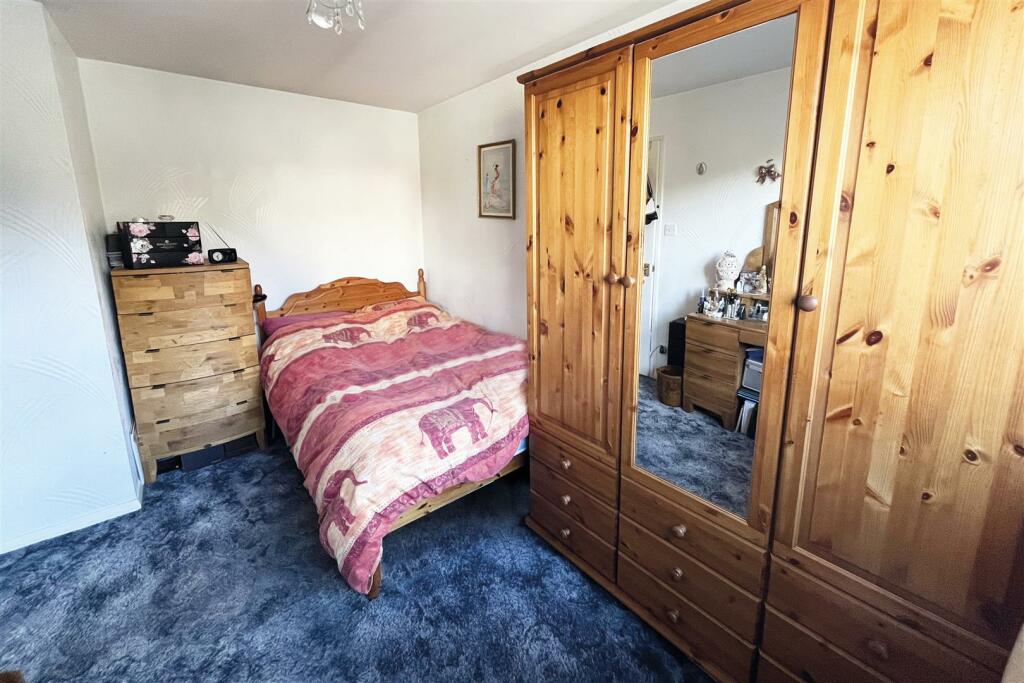 Back bedroom.jpg