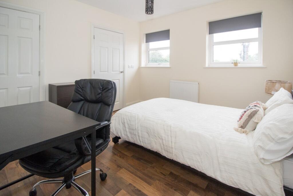 Student Digs - Blue 